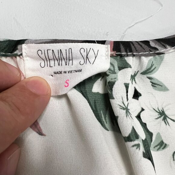 Sienna Sky V-Neck Surplice Short Sleeve Floral Top Womens Size Small Tie Waist - Picture 10 of 11